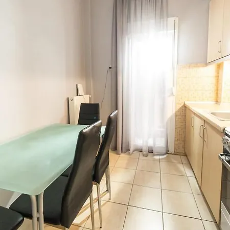 Egnatia Spacious 3 Bd In شقة