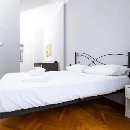 Egnatia Spacious 3 Bd In شقة