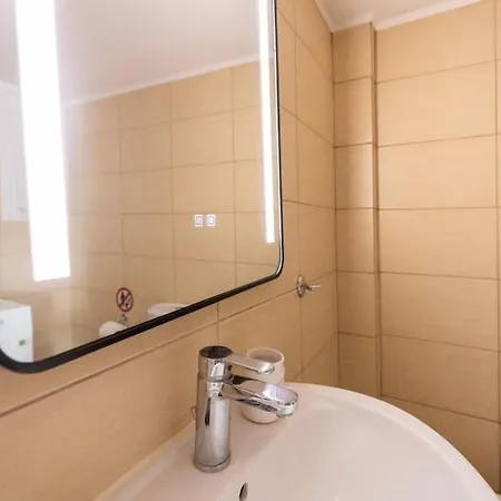 Egnatia Spacious 3 Bd In شقة *