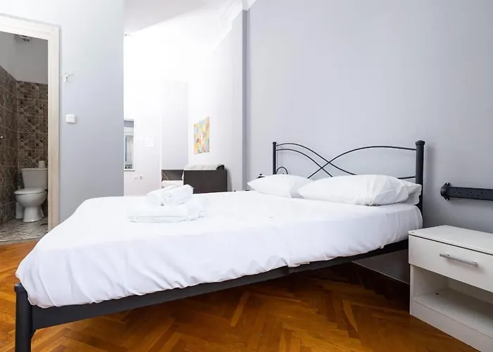 Egnatia Spacious 3 Bd In Appartement